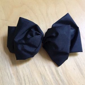Black ribbon hair clip
